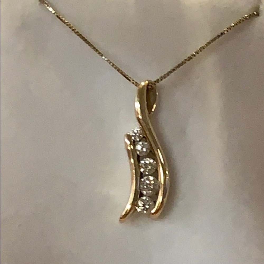Stunning Sirena 14k Gold .38 tcw pendant necklace